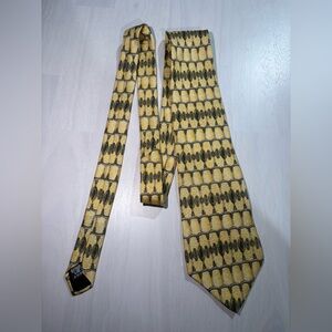 Elegant Yellow and Black Patterned Tie